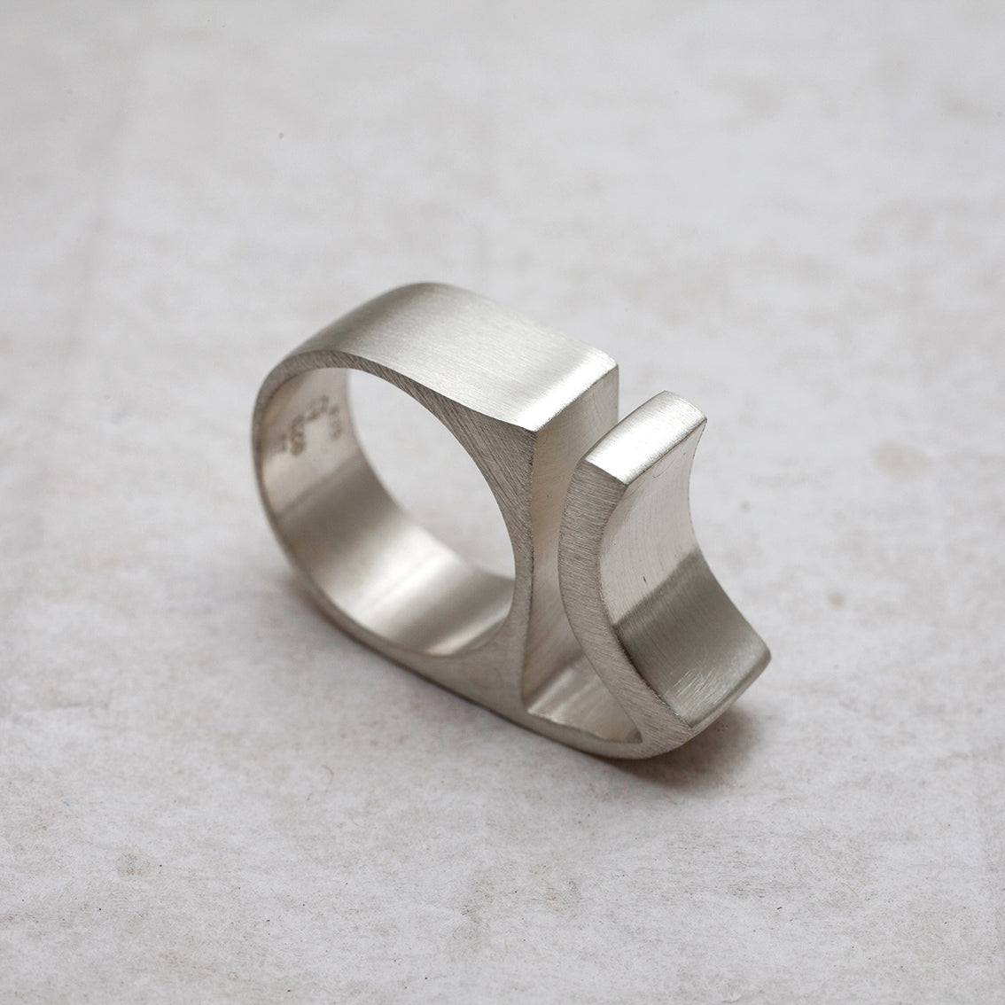Curve Ring