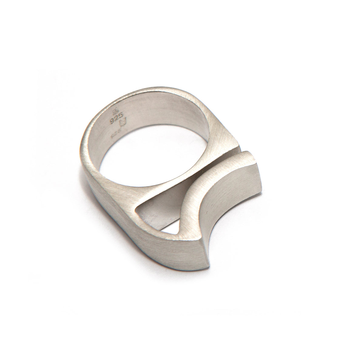 Curve Ring